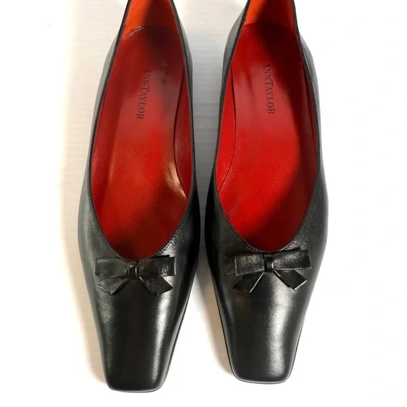Ann Taylor Monet Black Napa Leather Loafers with Red Interior - Picture 2 of 14